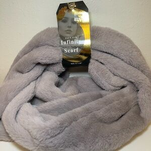 Elegant Faux Fur Infinity Scarf in Soft Gray